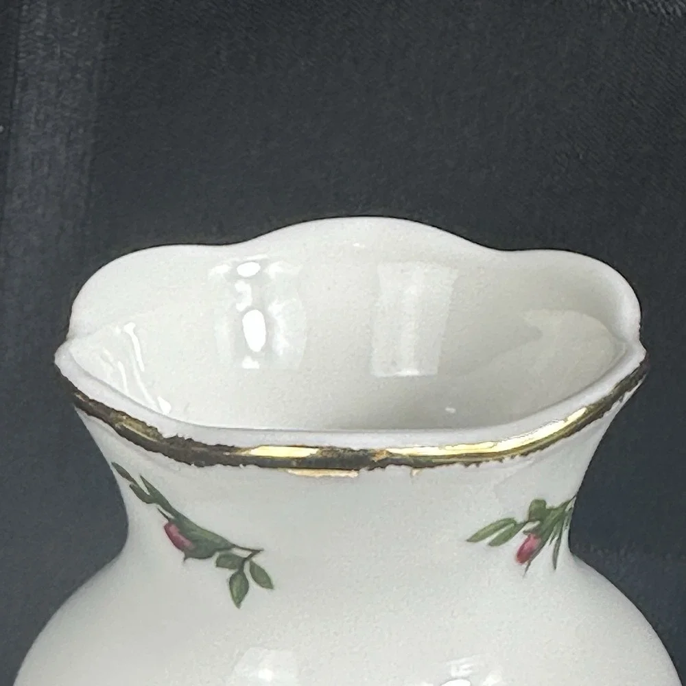 Royal Albert  Old Country Roses Small Bud Vase Mini Gold Trim